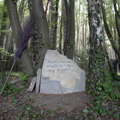 Marcher avec la vie et lire le paysage. Espace de recueillement.
