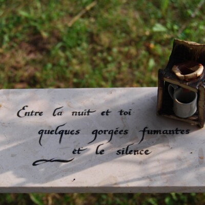 Courts poèmes inspirés par des petits objets trouvés ici et là.
Lieu de réflexion sur l’ouverture et la spontanéité.
</br>